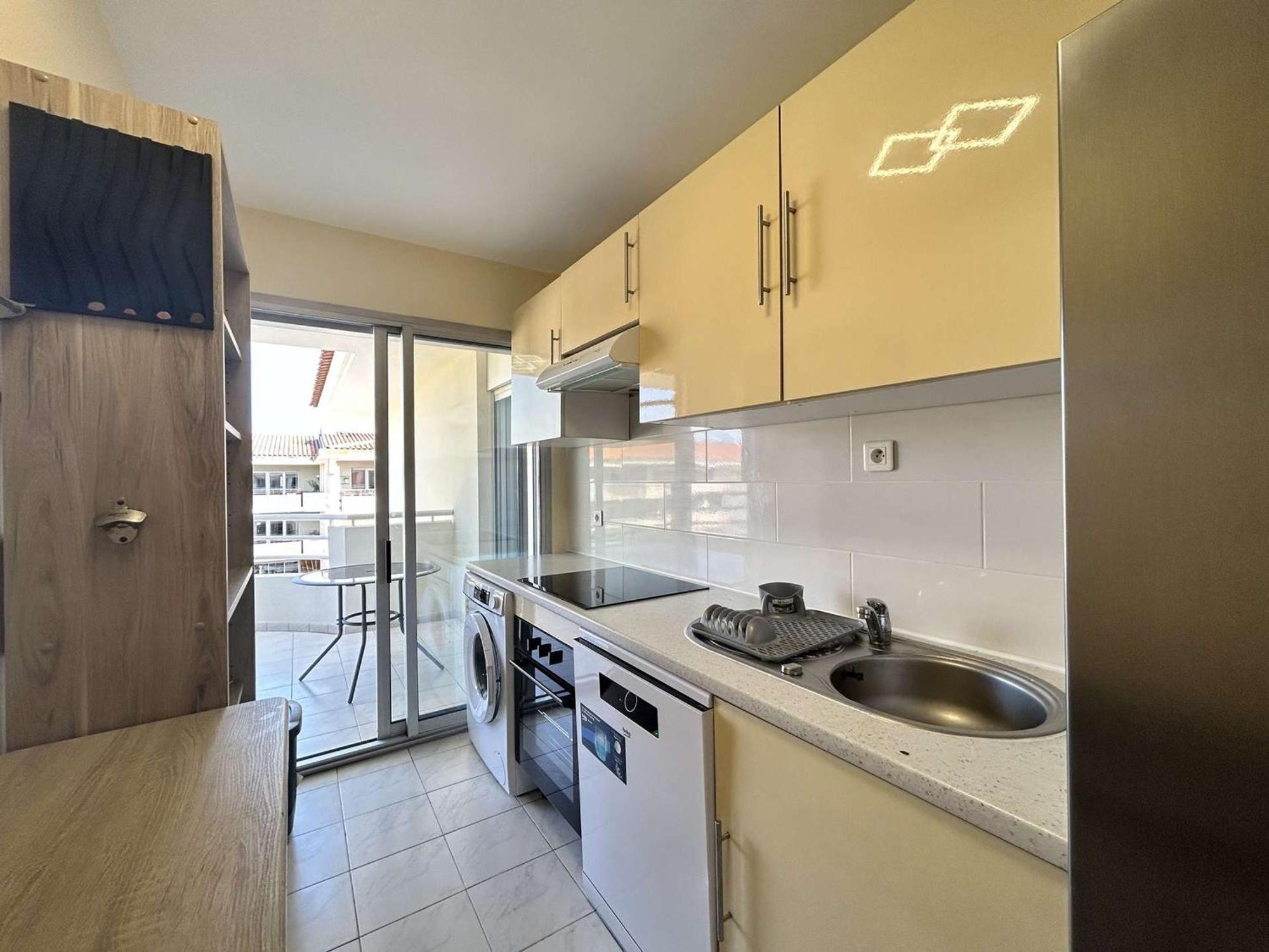 Juan Les Pins, 2 Pièces, 4 Personnes - Fr-1-252-169 Appartement